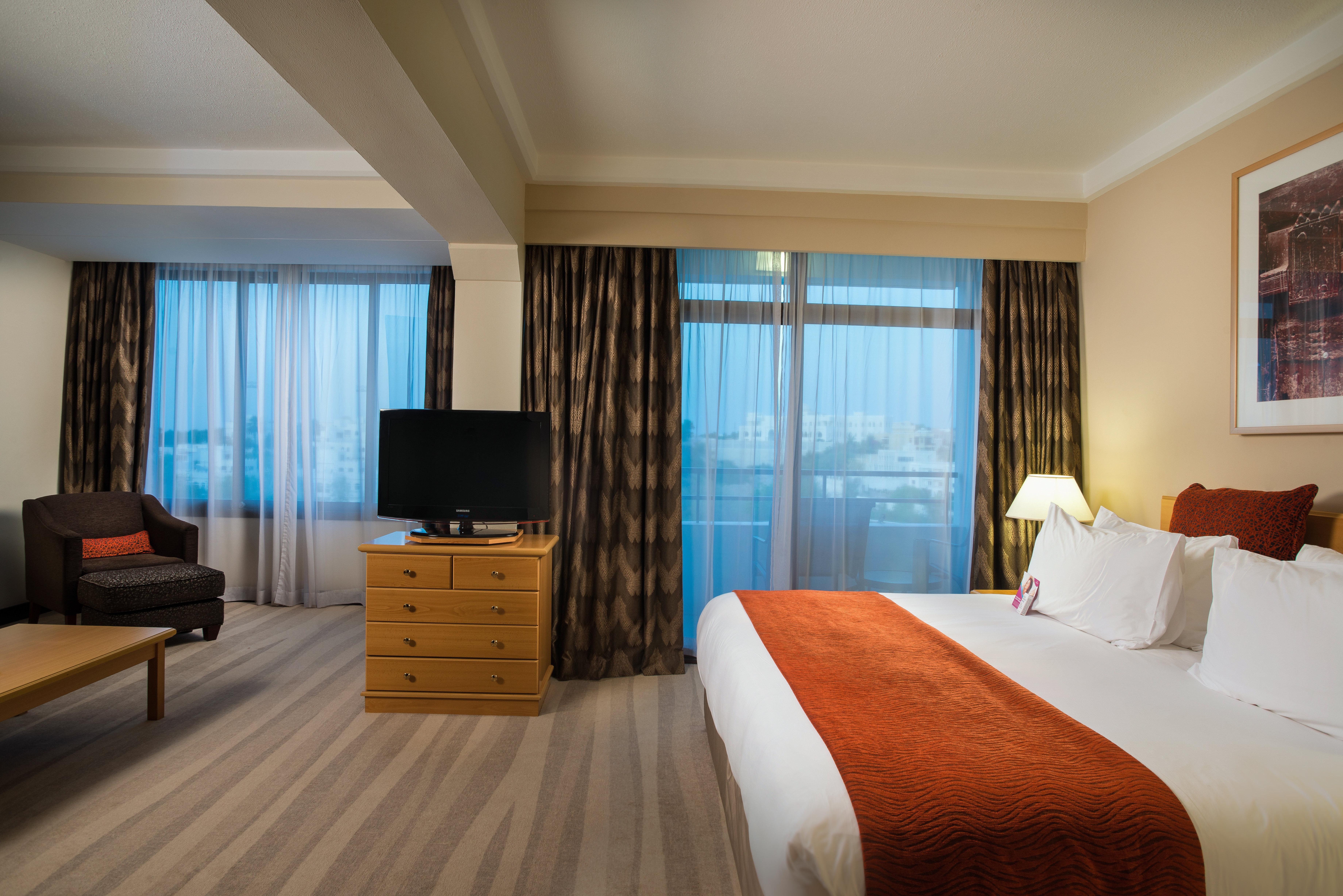 Hotel Crowne Plaza Muscat By Ihg Esterno foto