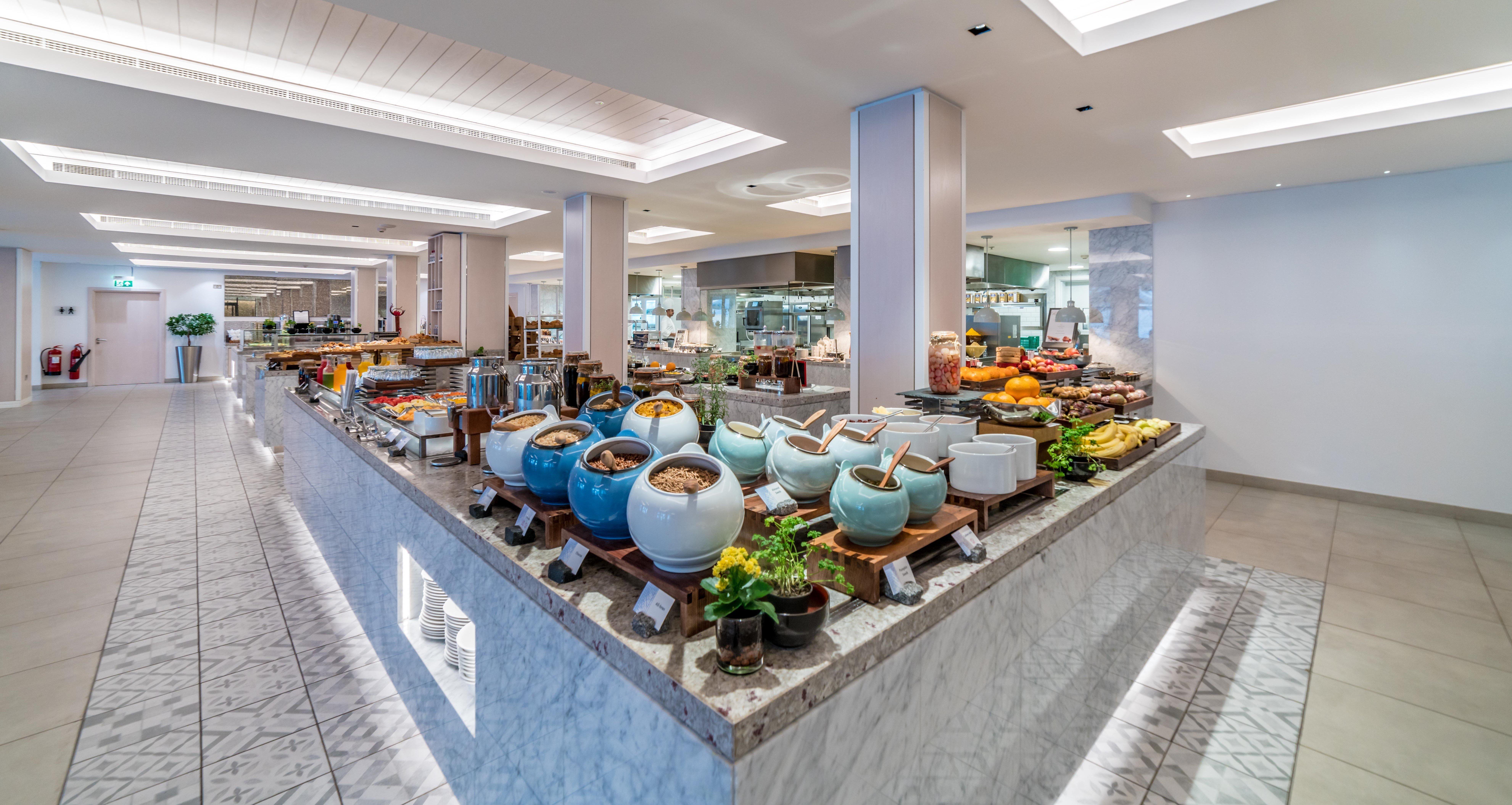 Hotel Crowne Plaza Muscat By Ihg Esterno foto