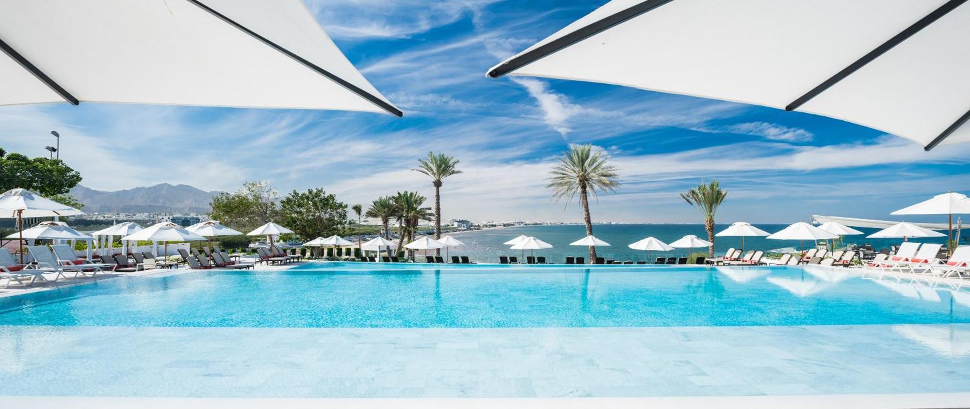 Hotel Crowne Plaza Muscat By Ihg Esterno foto